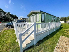 Lovely 6 Berth Caravan At Caldecott Hall Country Park, Norfolk Ref 91010C